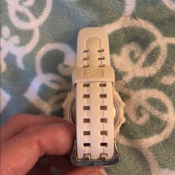 White G Shock Solar/ Battery Operated - Picture 2 of 3